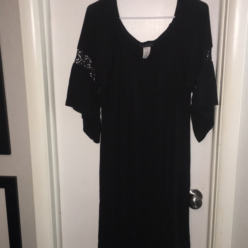 Black light weight peasant sleeve dress. Size 2x